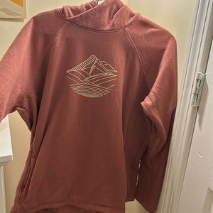 Perfect for skiing keeps you warm. It’s the perfect sportswear.